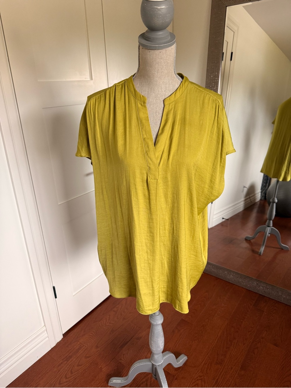 Women’s Relaxed V-Neck Short Sleeve Blouse - Chartreuse